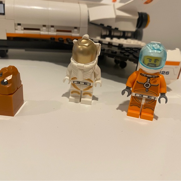 LEGO City Set 60226 Mars Research Shuttle - Picture 4 of 8